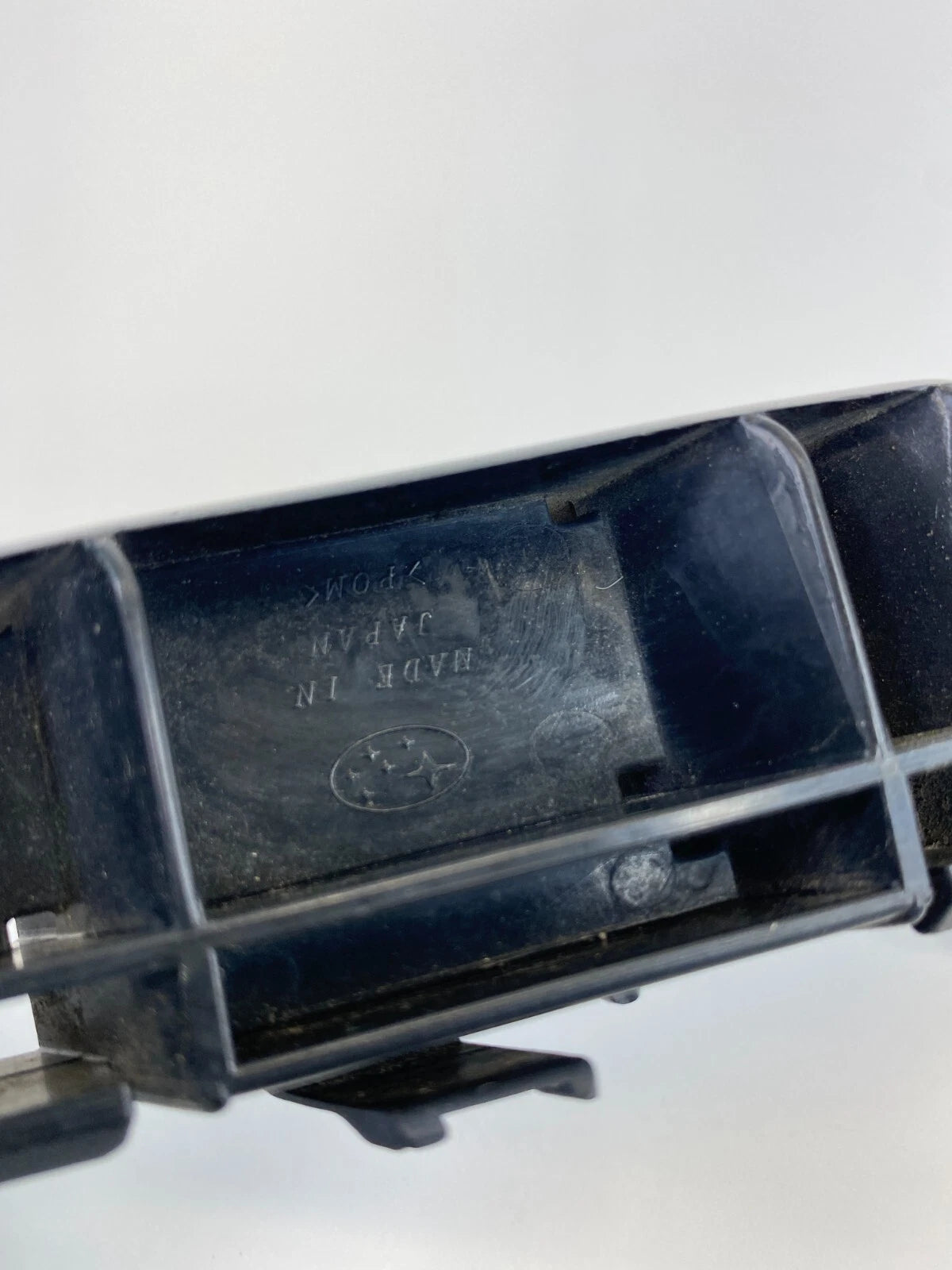 2009-2013 SUBARU FORESTER FRONT BUMPER RIGHT SIDE RETAINER BRACKET MOUNT OEM
