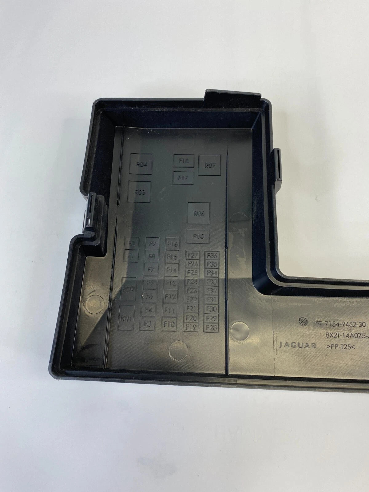 2009-2015 JAGUAR XF 4.2L ENGINE ROOM FUSE RELAY BOX COVER LID OEM 8X2T14A075