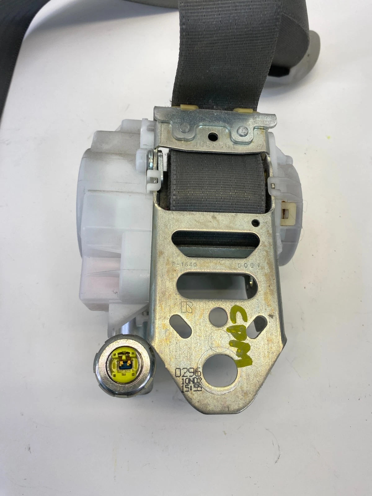 10-15 TOYOTA PRIUS FRONT RIGHT PASSENGER SEAT BELT RETRACTOR GRAY 7S8560-P OEM