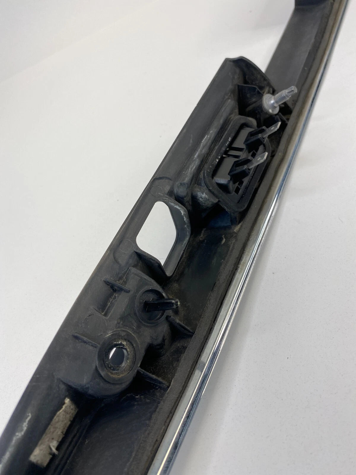 2006-2011 MERCEDES-BENZ ML 350 SUV 4-DR OUTER LIFTGATE HANDLE BEZEL MOLDING TRIM