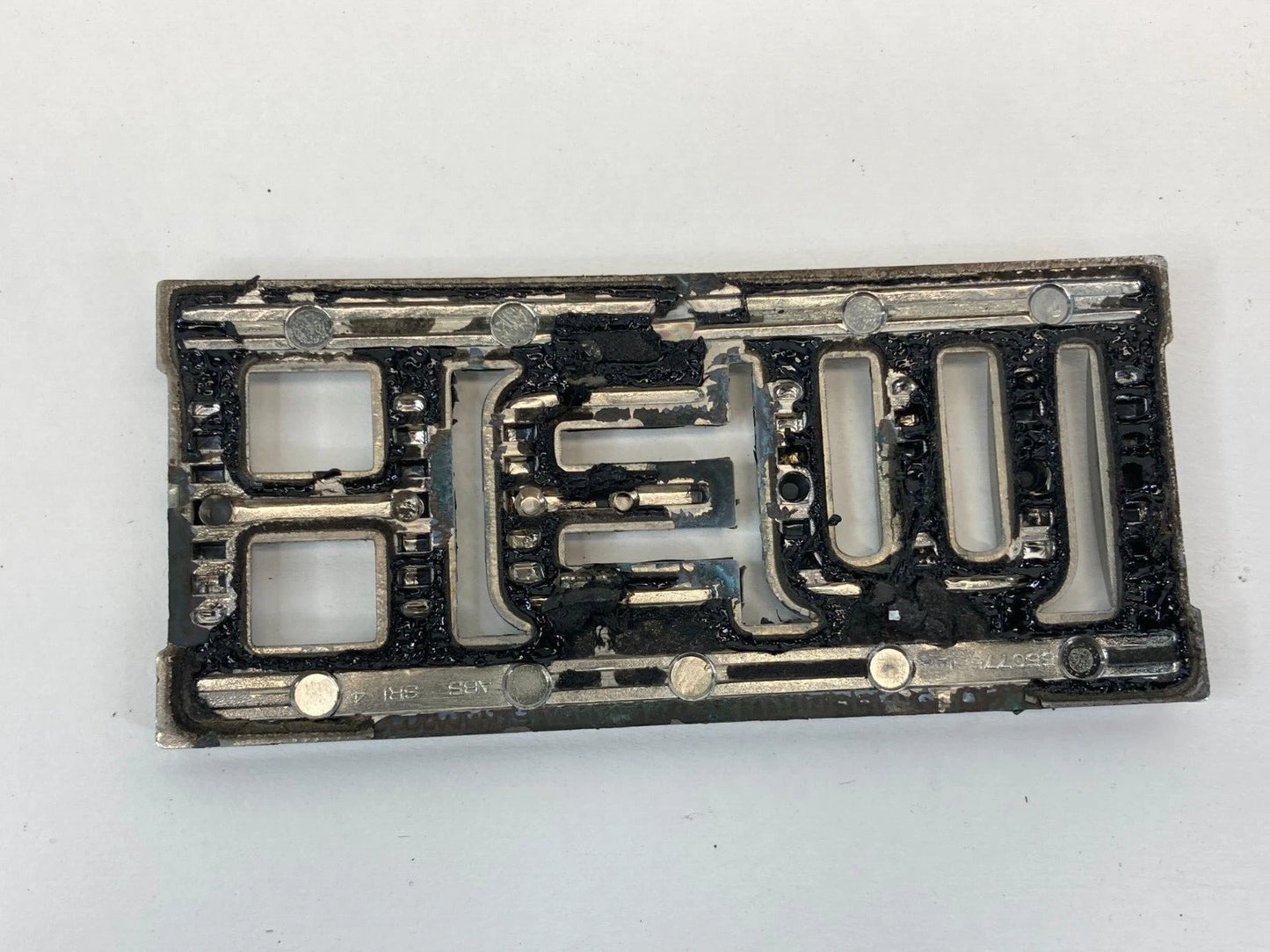 03-05 DODGE RAM 2500 5.7L HEMI MANGUM LEFT OR RIGHT EMBLEM NAMEPLATE 55077661AA