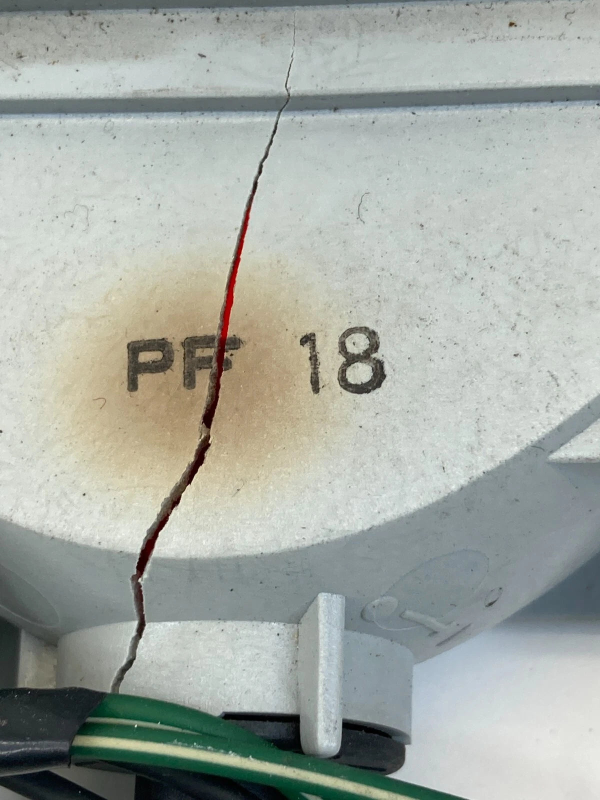 1997-2004 MITSUBISHI MONTERO SPORT 3RD THIRD BRAKE LIGHT TAIL LAMP 050-9147 OEM