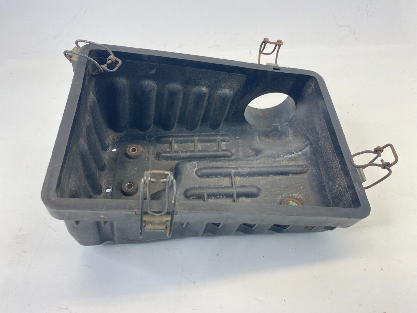 96-00 Hyundai Elantra 2.0L Air Intake Cleaner Box Lower Cover 28112-23002 OEM