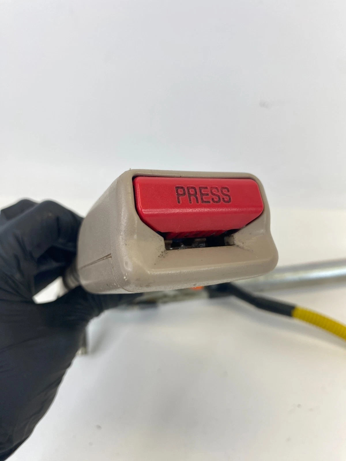 2005-2008 Kia Sportage Front Right Passenger Side Seat Belt Buckle RH OEM