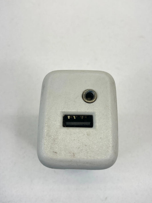 2016-2020 CHEVROLET IMPALA CENTER CONSOLE AUDIO PLAYER AUXILIARY JACK USB SOCKET