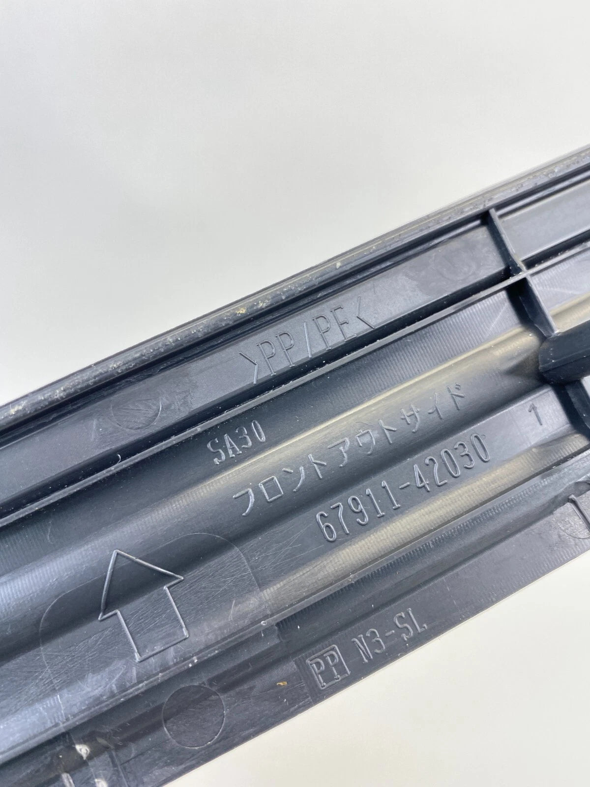 06-12 TOYOTA RAV4 FRONT RIGHT SIDE DOOR SCUFF PLATE TRIM PANEL BEZEL 67911-42030