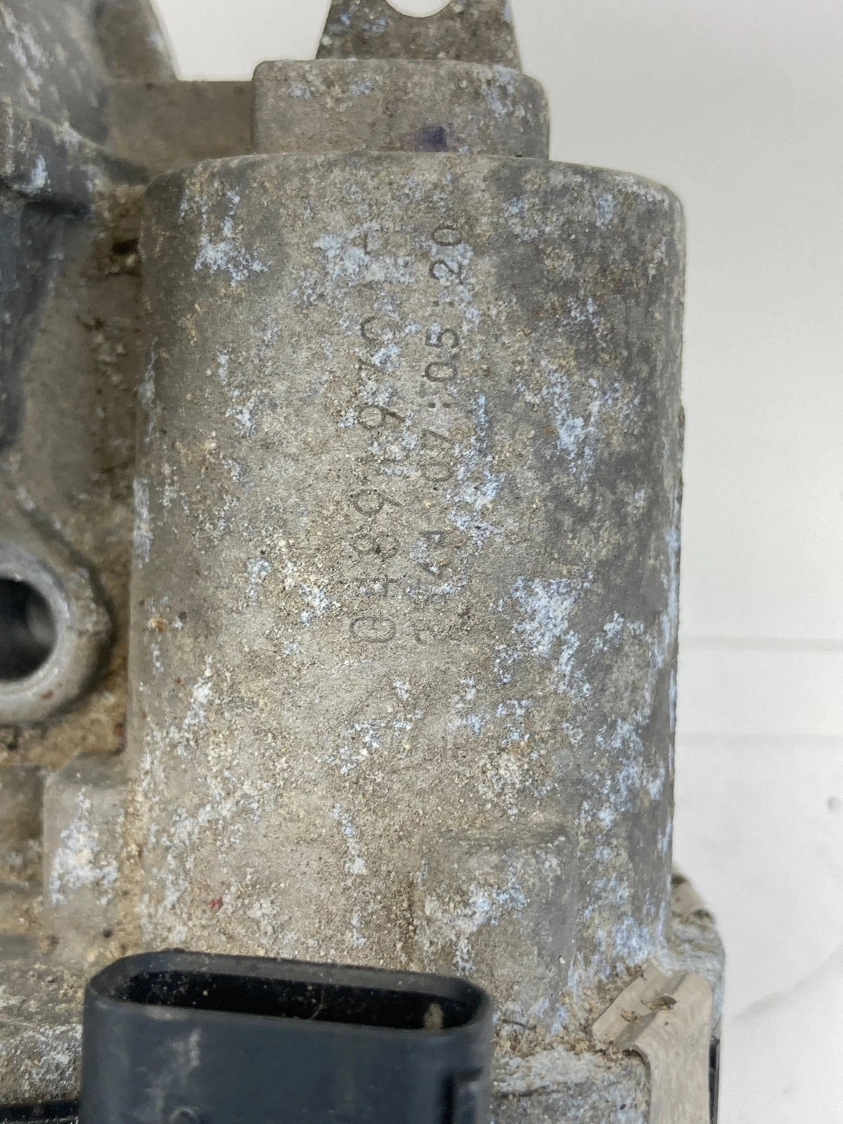 2013 2014 2015 2016 Dodge Dart 2.4L AT Throttle Body Throttle Valve 04891970AB