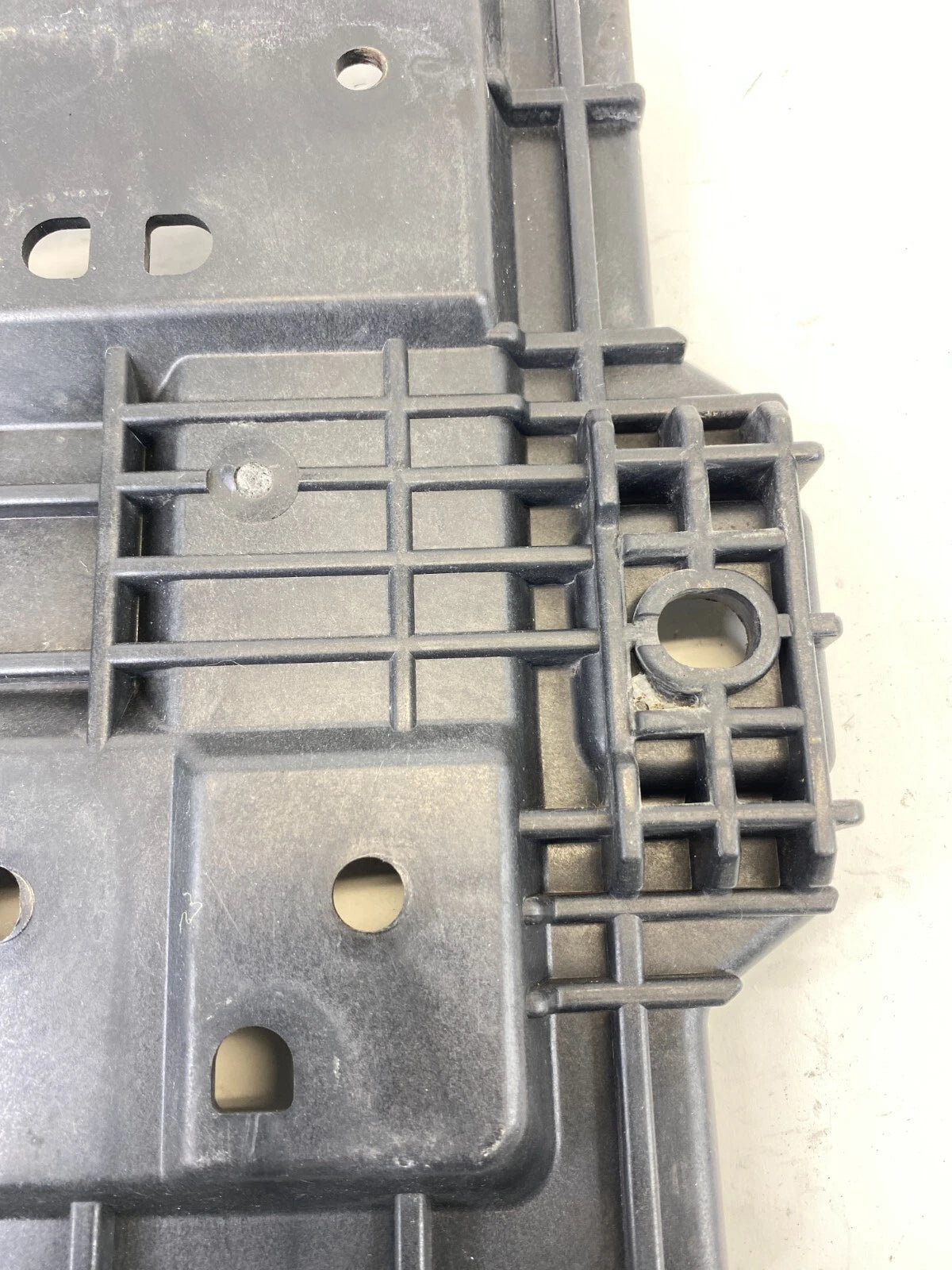 2009-2011 KIA BORREGO 3.8L BATTERY TRAY CARRIER HOLDER BRACKET OEM 37150-2J800