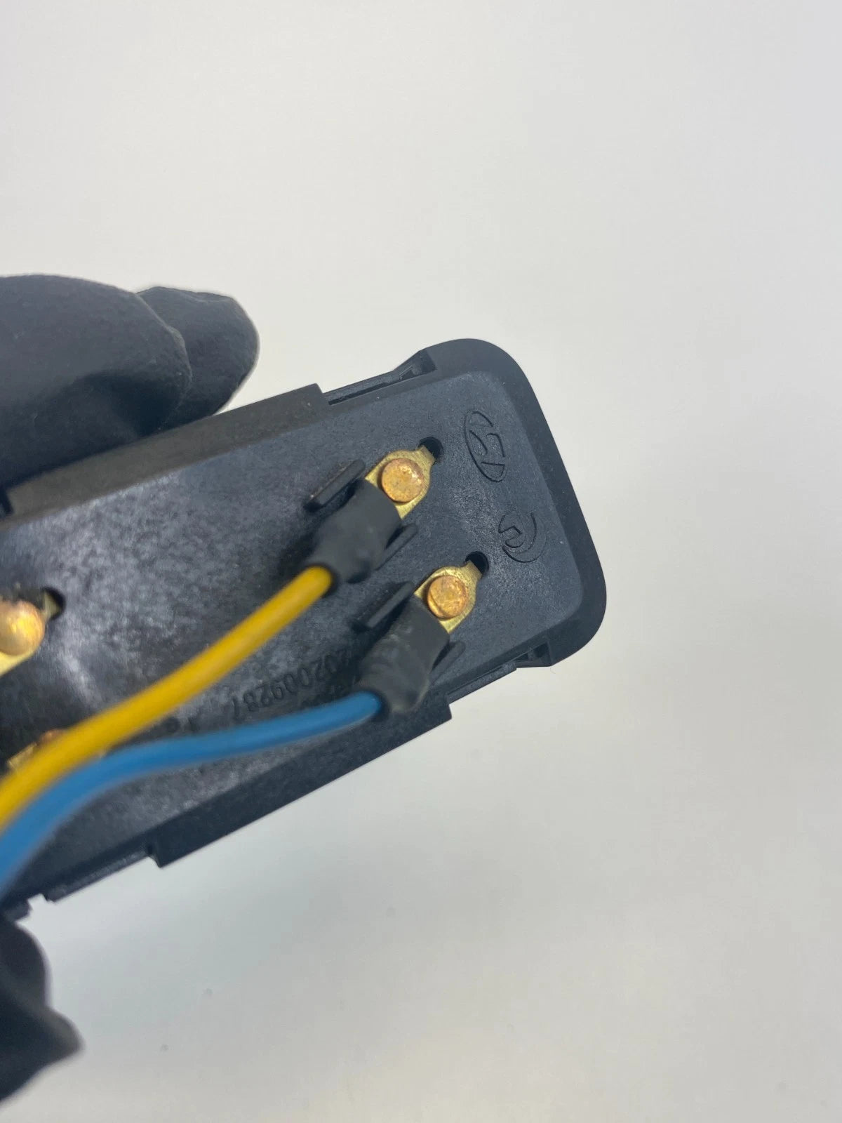 11-14 HYUNDAI SONATA GAS FUEL DOOR & TRUNK OPEN RELEASE CONTROL SWITCH 202009287