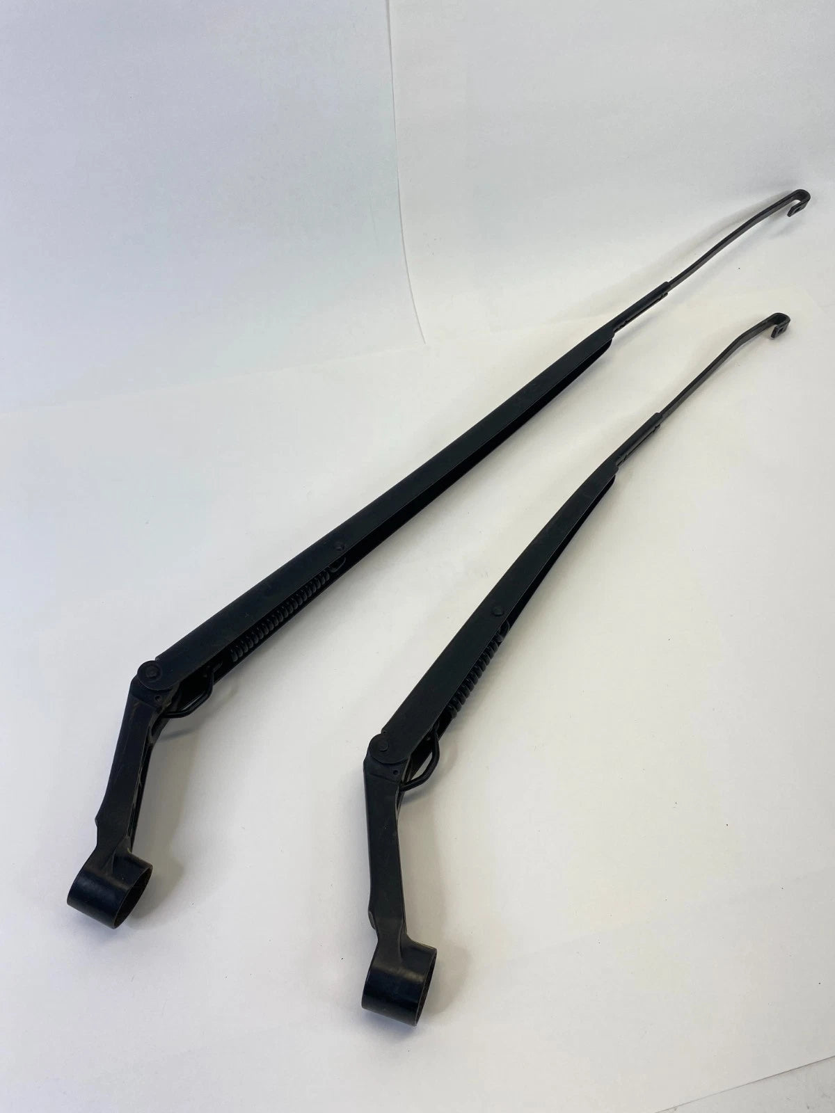 07-11 TOYOTA YARIS FRONT WINDSHIELD WIPER ARMS PAIR SET DRIVER & PASSENGER OEM