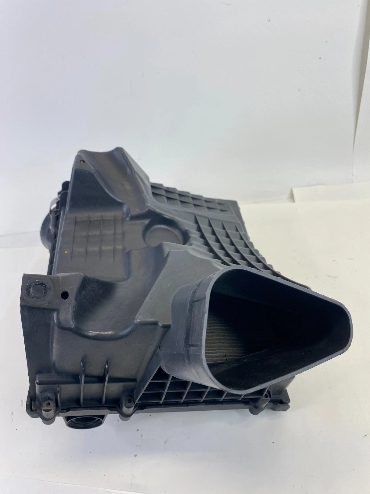 2010 2011 Buick LaCrosse 3.6L V6 Air Intake Cleaner Box Housing Assembly OEM
