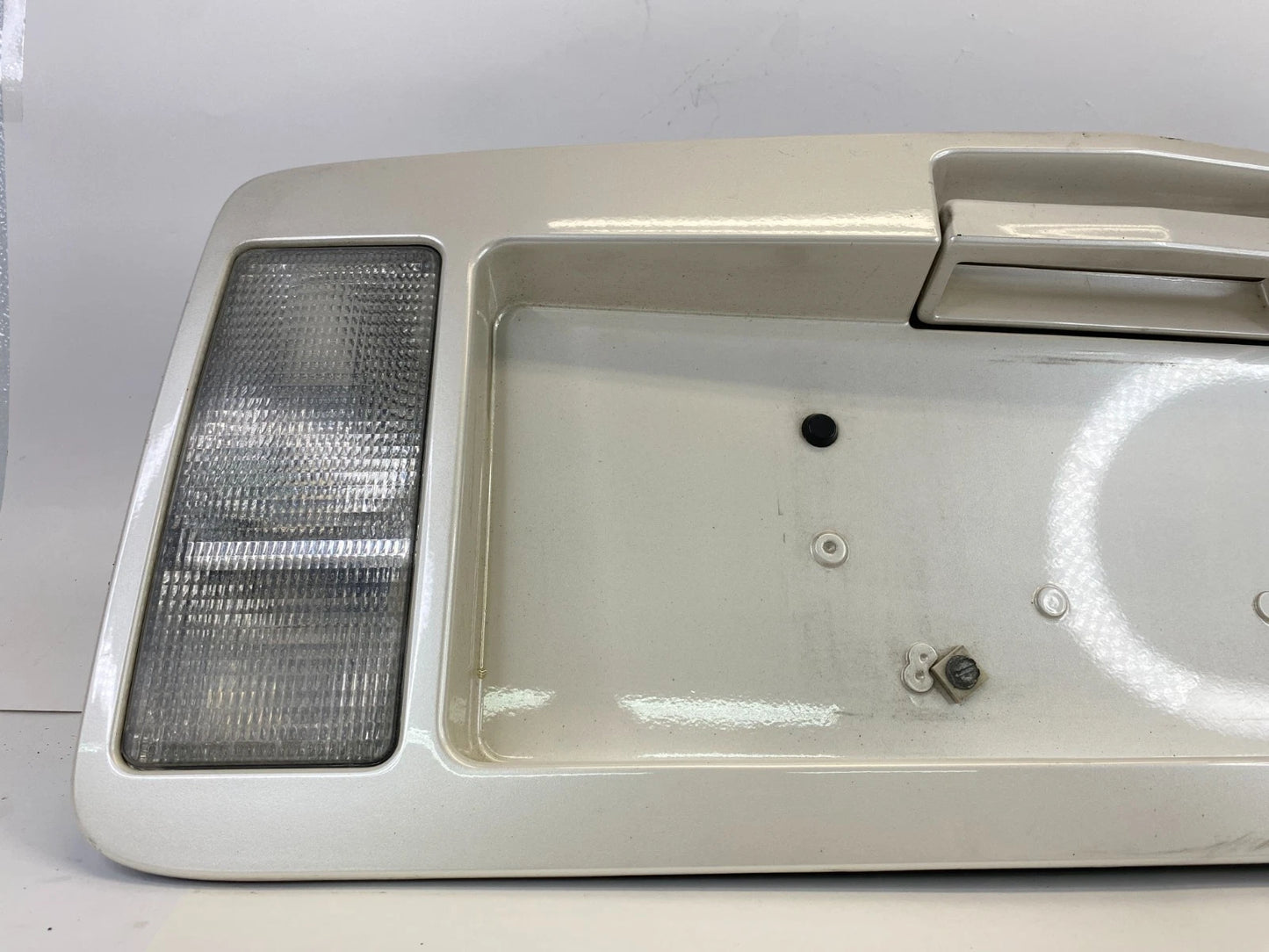 04-09 CADILLAC SRX TRUNK LID LICENSE PLATE HOLDER W/ BACKUP LIGHT LAMP 10387217
