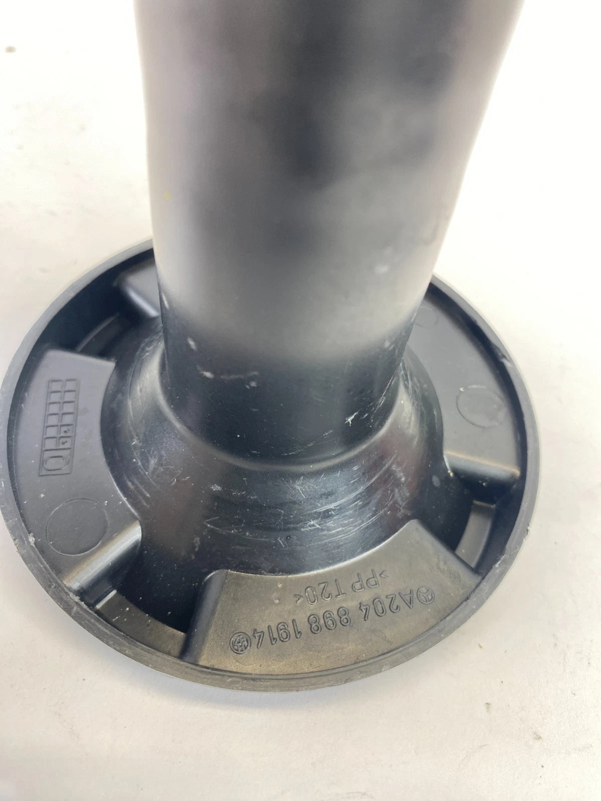 2010-2015 MERCEDES-BENZ SPARE TIRE HOLD DOWN SCREE RETAINER A2048981814 OEM
