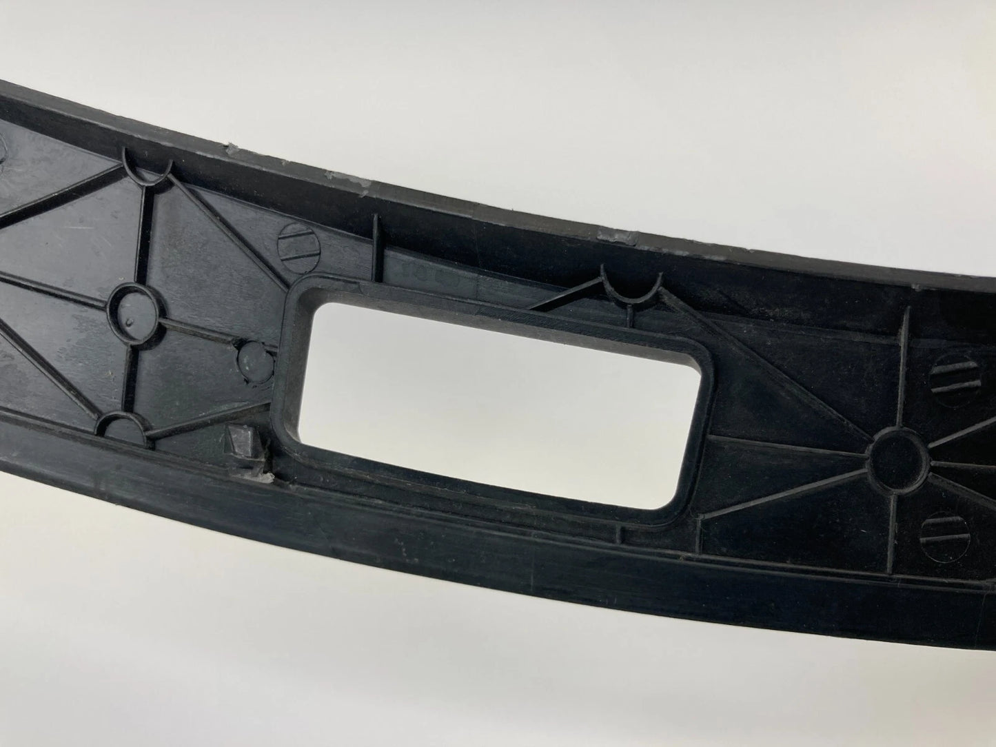 03-07 NISSAN MURANO REAR RIGHT TAILLIGHT LAMP BOLT PANEL COVER TRIM 22063698 OEM