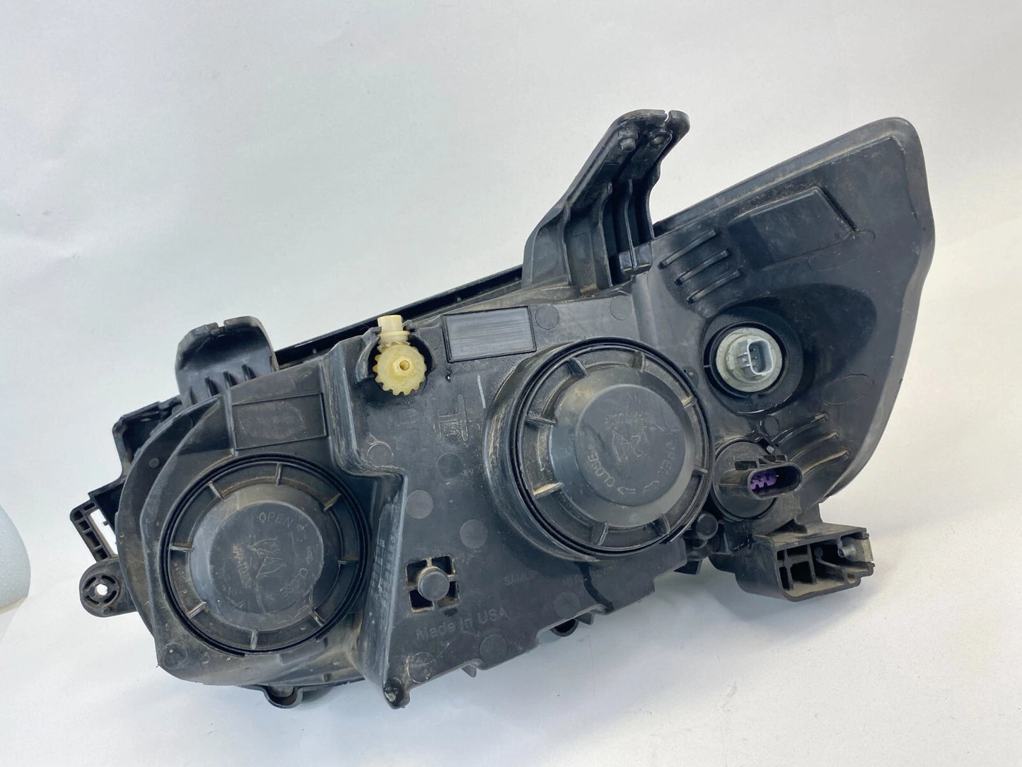 2012-2016 CHEVROLET SONIC FRONT RIGHT SIDE HEADLIGHT LAMP HALOGEN 96830972 OEM