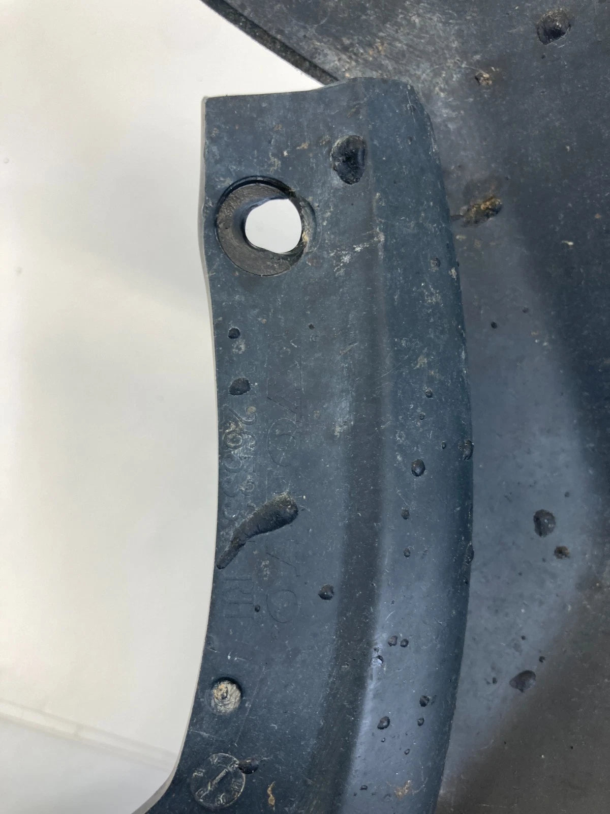 2011-2018 Volvo S60 2015-2018 V60 Rear Right Side Mud Flap Guard 31265334 OEM