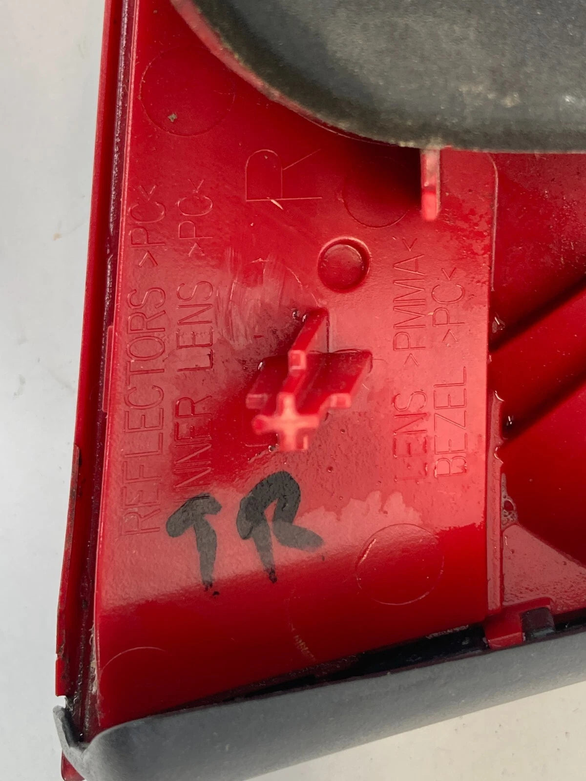 2011-2014 VOLKSWAGEN JETTA REAR RIGHT PASSENGER INNER TAIL LIGHT TRUNK MOUNT OEM