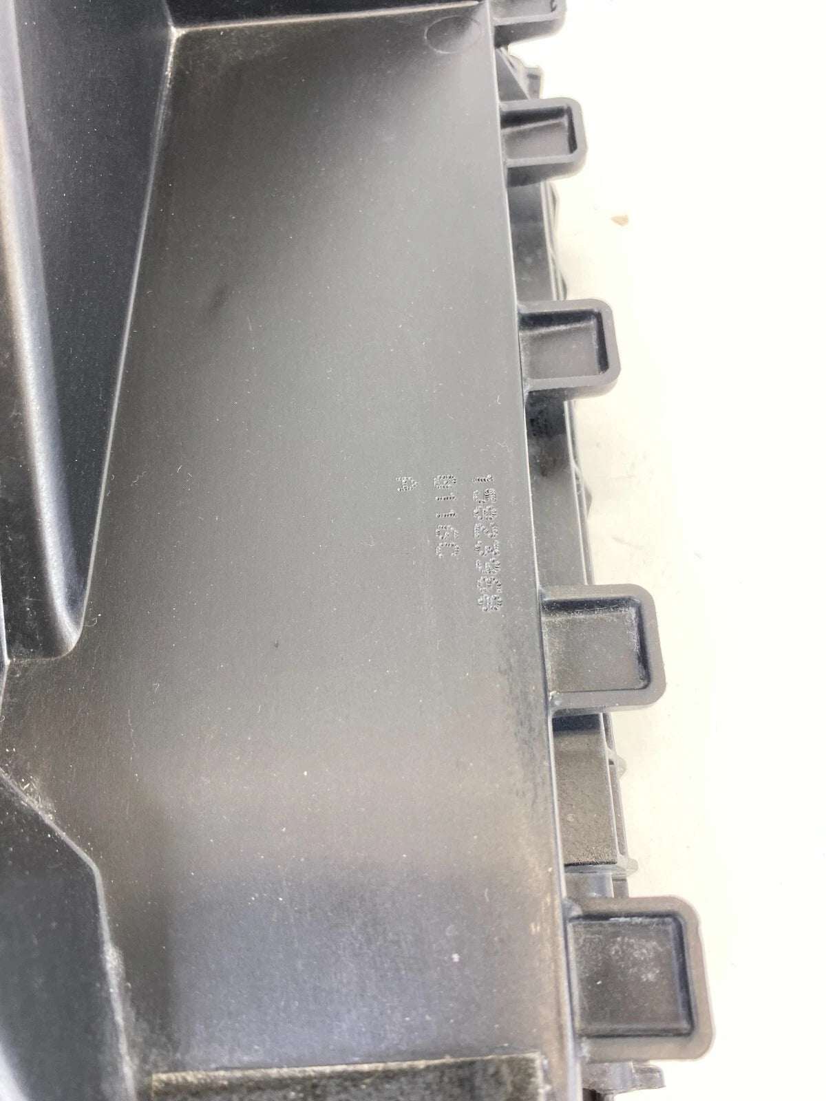 2005-2008 PONTIAC GRAND PRIX ENGINE AIR CLEANER FILTER BOX UPPER LID OEM FACTORY