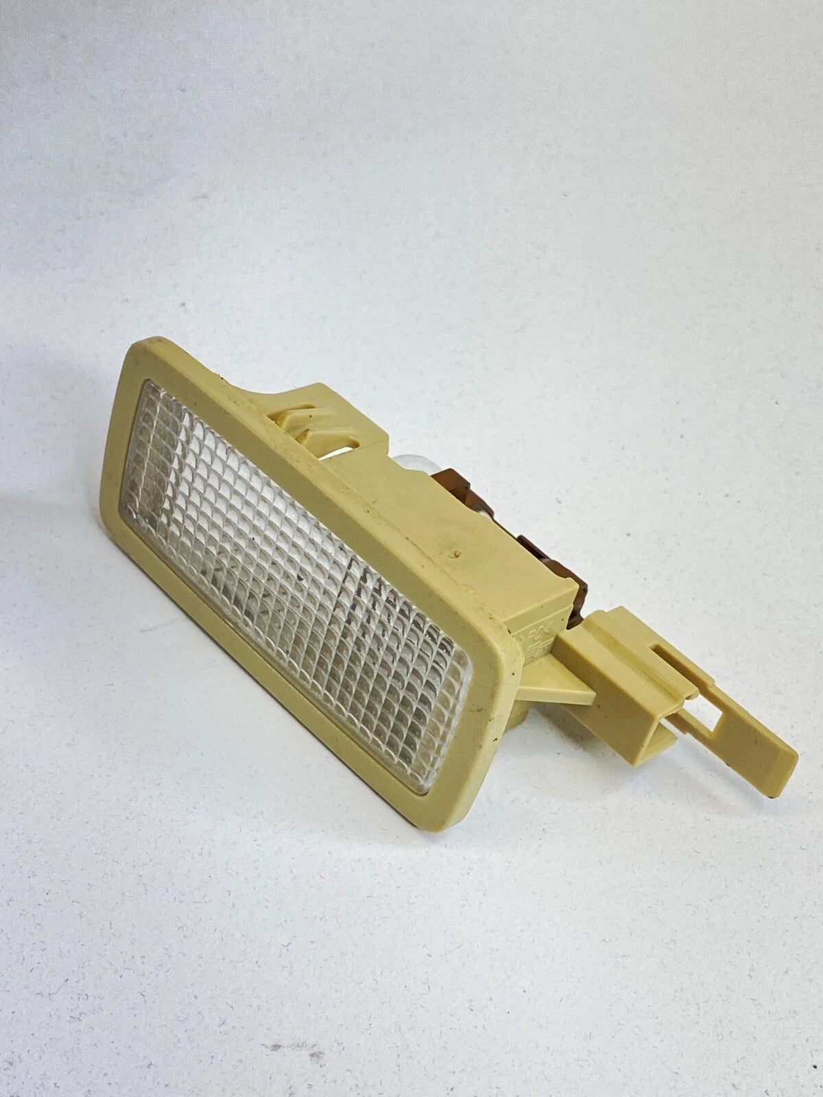 2003-2010 VOLKSWAGEN BEETLE CONVERTIBLE FRONT OVERHEAD INTERIOR MAP LIGHT LAMP