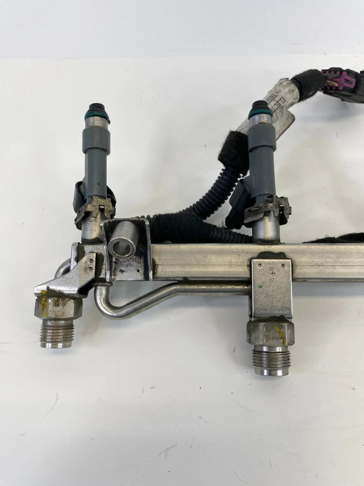 2007-2011 Saab 9-3 2.0L Engine Fuel Rail Injection w/ Injectors 55556681