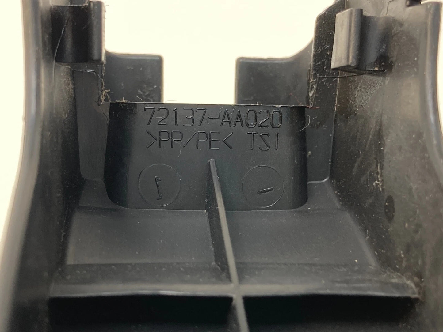 02-06 TOYOTA CAMRY FRONT RIGHT SEAT OUTER TRACK END CAP COVER TRIM 72137-AA020