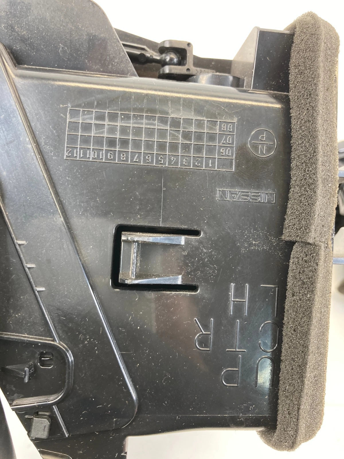 2007 2008 INFINITI G35 DASH AIR VENT GRILLES PAIR CENTER OEM FACTORY 68750-JK00A