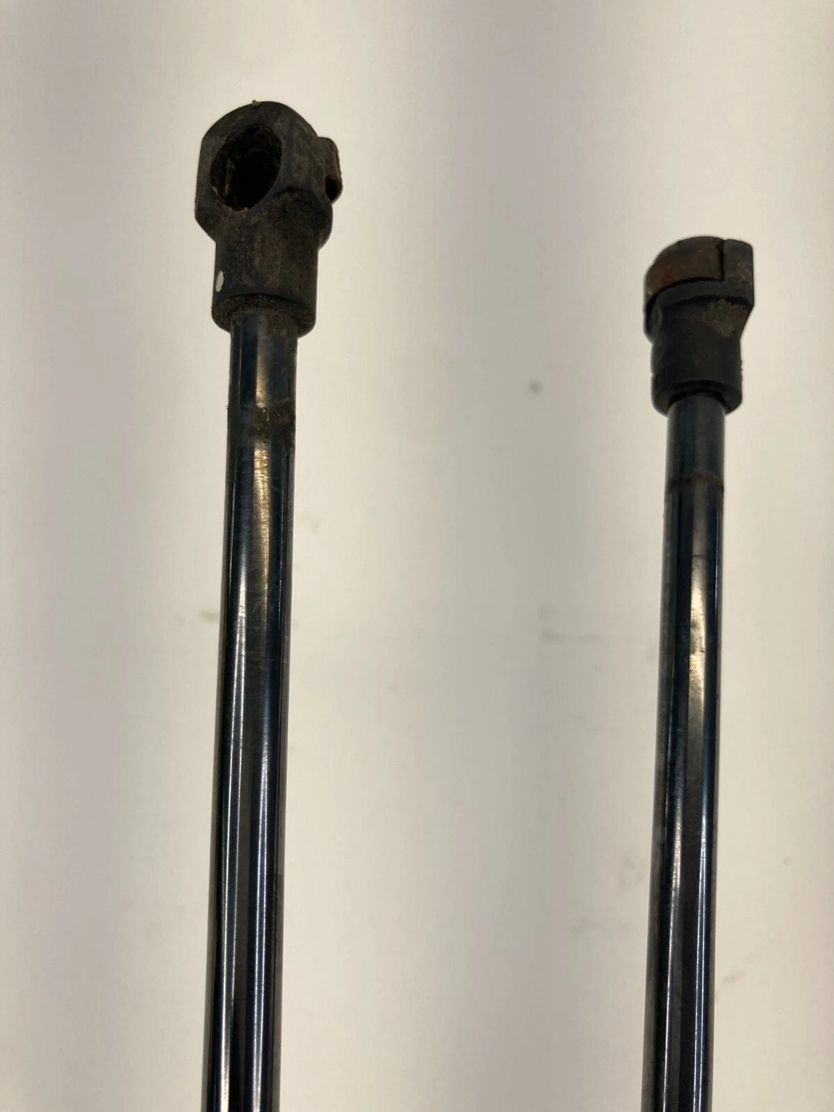 12-18 CHEVROLET SONIC REAR TRUNK LIFTGATE SUPPORT SHOCK STRUTS PAIR 95152165 OEM