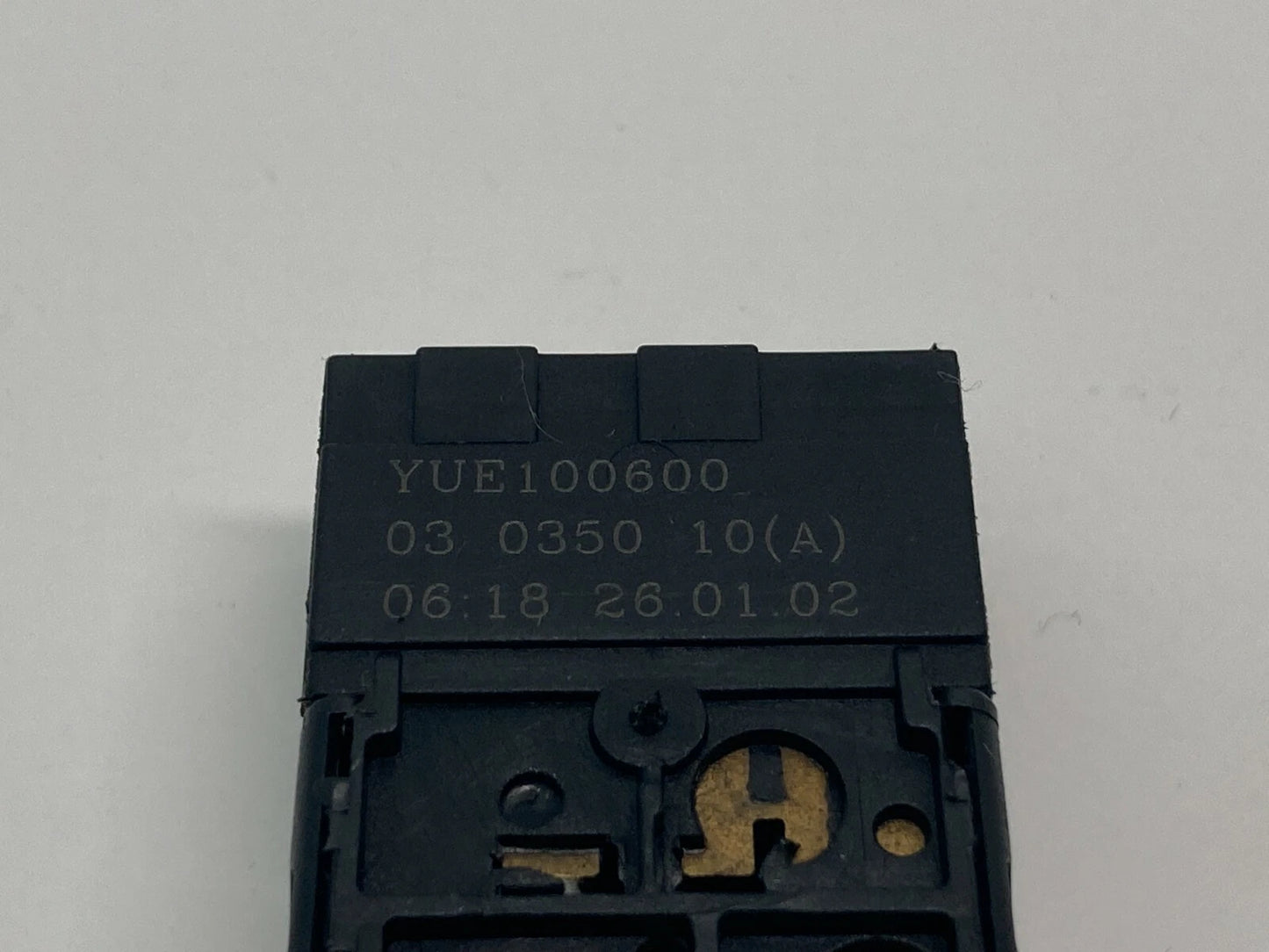1999-2002 LAND ROVER DISCOVERY REAR WINDOW WIPER SWITCH BUTTON YUE100600 OEM