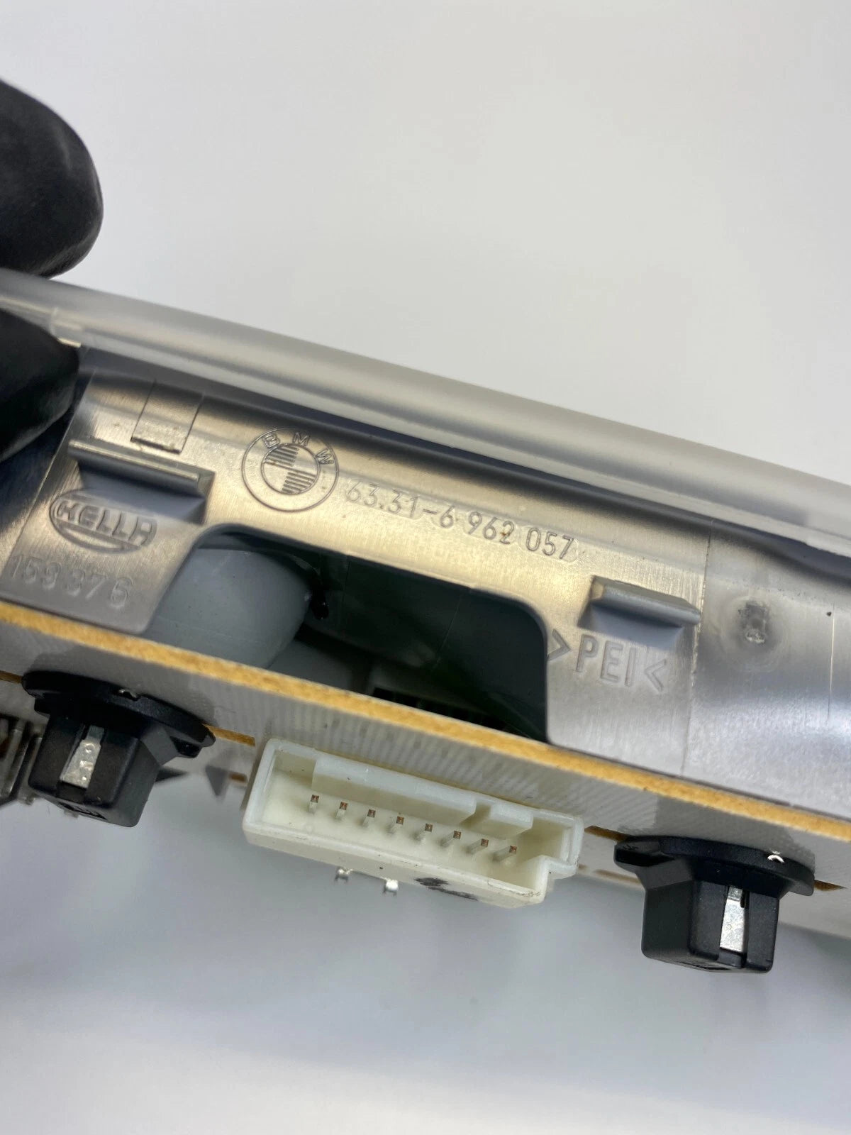 04-07 BMW 530I SEDAN WITH SUNROOF REAR ROOF DOME MAP LIGHT LAMP 63316692057 OEM