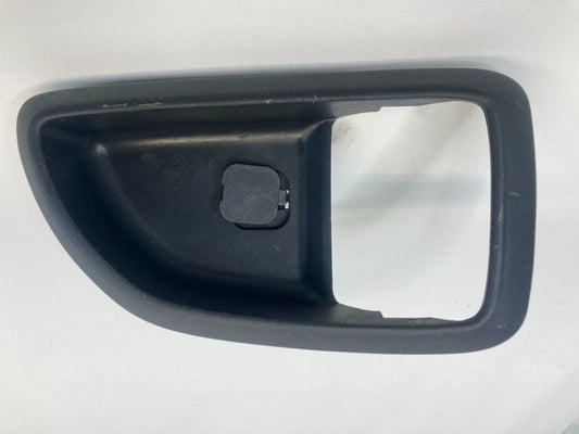 10-13 KIA SOUL FRONT RIGHT SIDE INNER DOOR HANDLE COVER BEZEL TRIM 82611-2K100