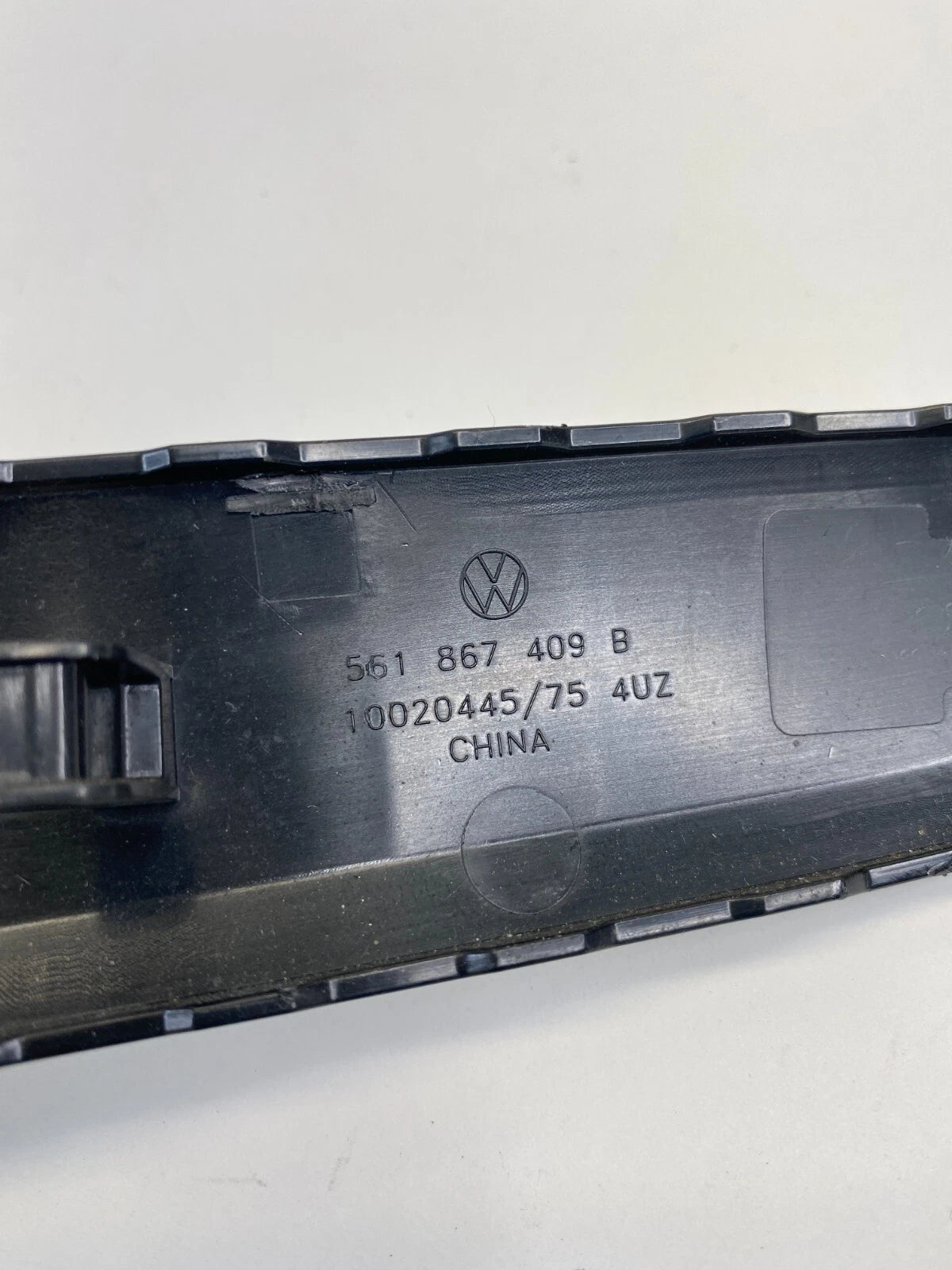 2012-2015 VOLKSWAGEN PASSAT FRONT LEFT SIDE DOOR TRIM MOLDING PANEL 561867409B
