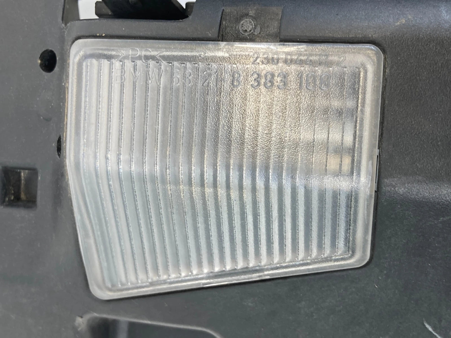 99 00 BMW 323I SEDAN REAR RIGHT TAIL LIGHT CARRIER BULB HOLDER 63218383100 OEM