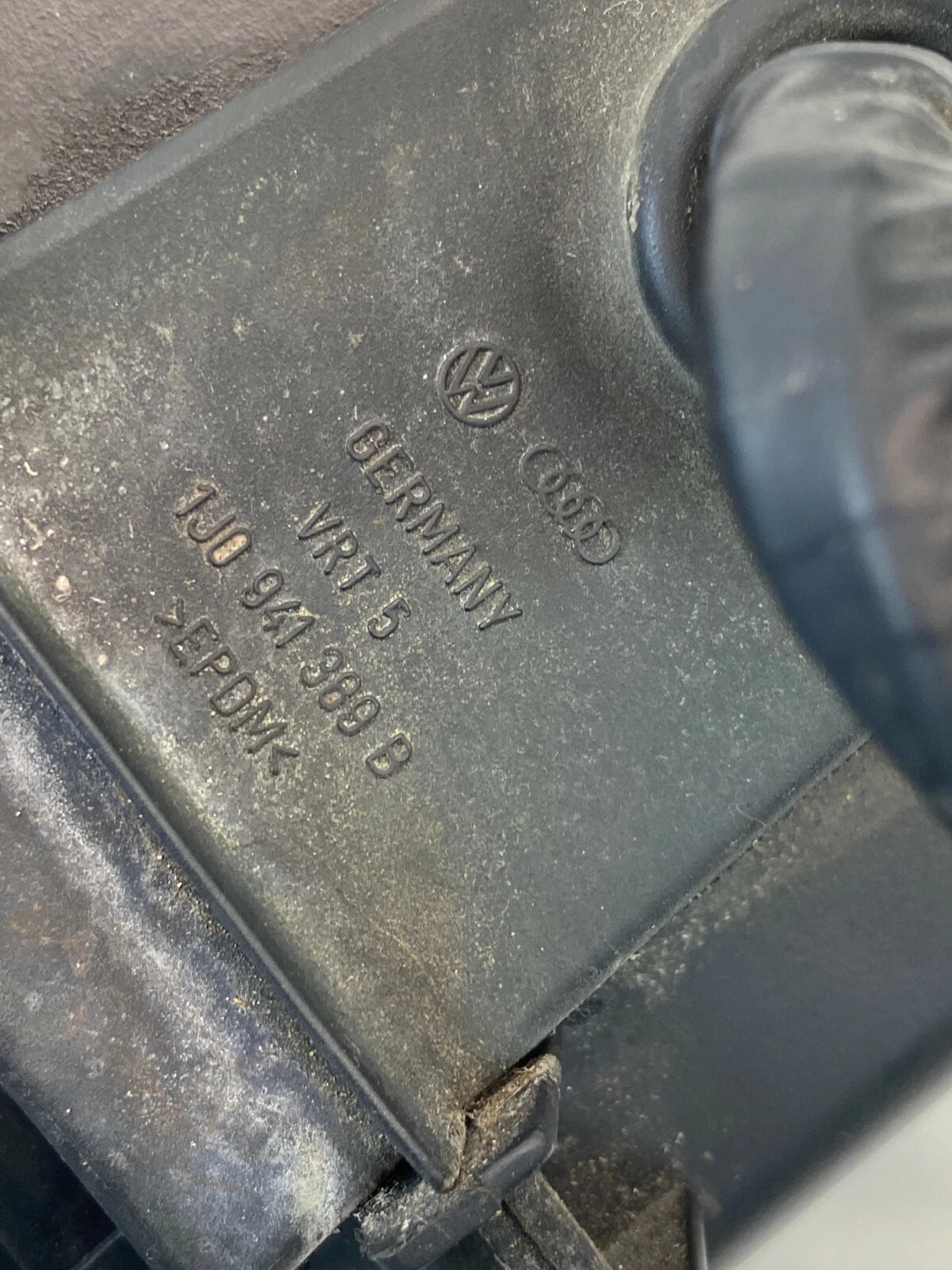 99-05 VW JETTA 2.0L ENGINE BATTERY FUSE BOX RELAY JUNCTION BLOCK 1J0941389B OEM
