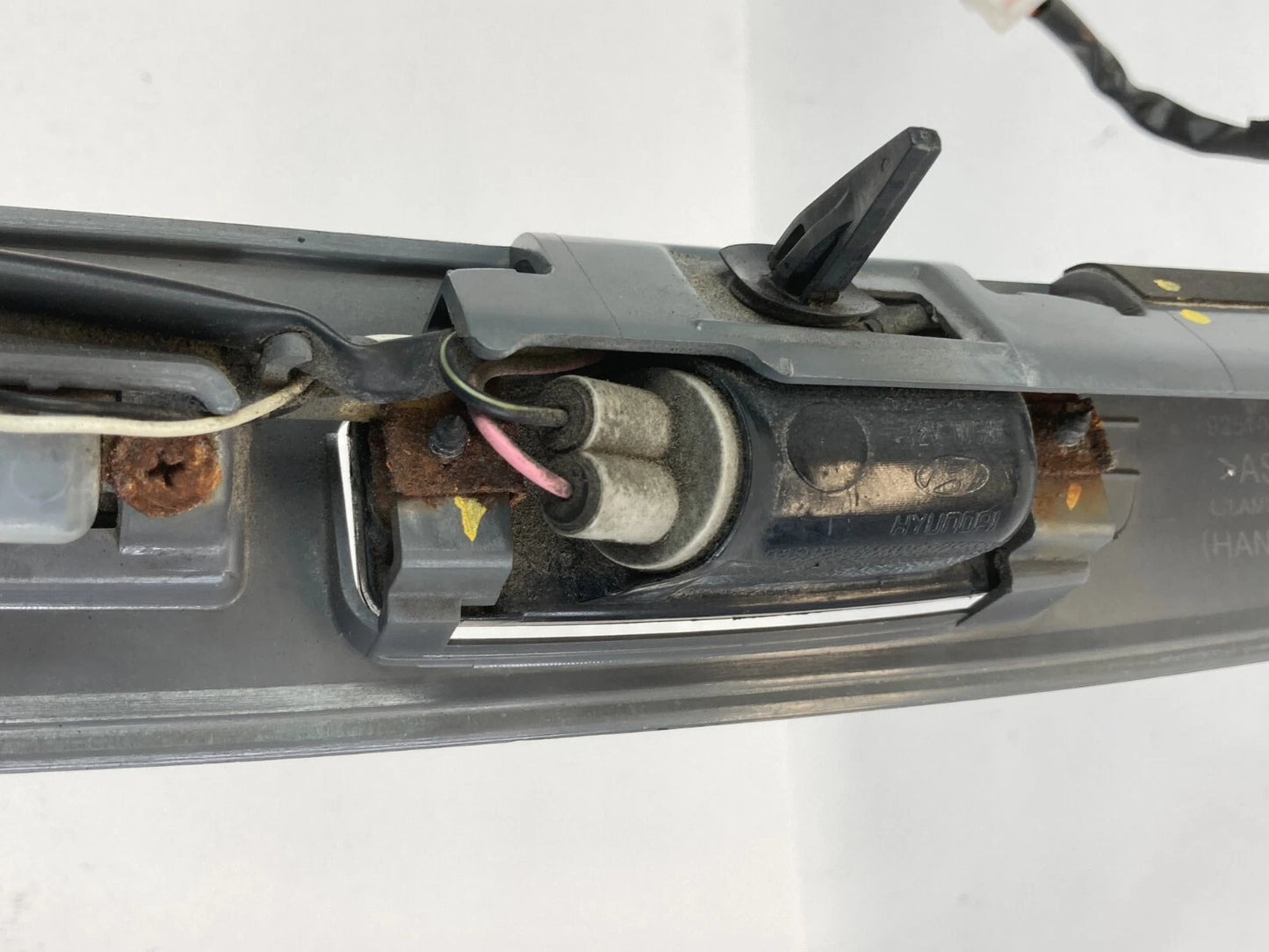 11-14 HYUNDAI SONATA SEDAN REAR TRUNK HATCH HANDLE HOUSING W/ LICENSE LIGHT OEM