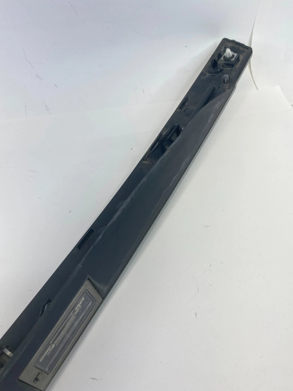 09-14 VOLKSWAGEN ROUTAN TRUNK LID MOLDING FINISH GARNISH LICENSE LIGHT HANDLE