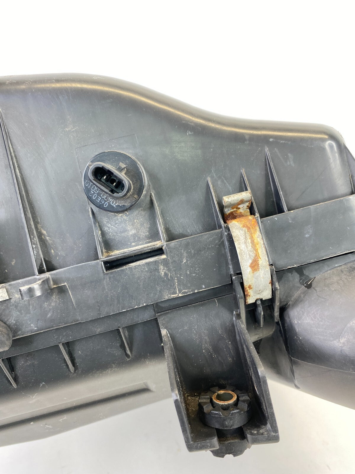 2004 2005 2006 Suzuki XL-7 2.7L V6 Air Filter Intake Cleaner Box Housing Assy