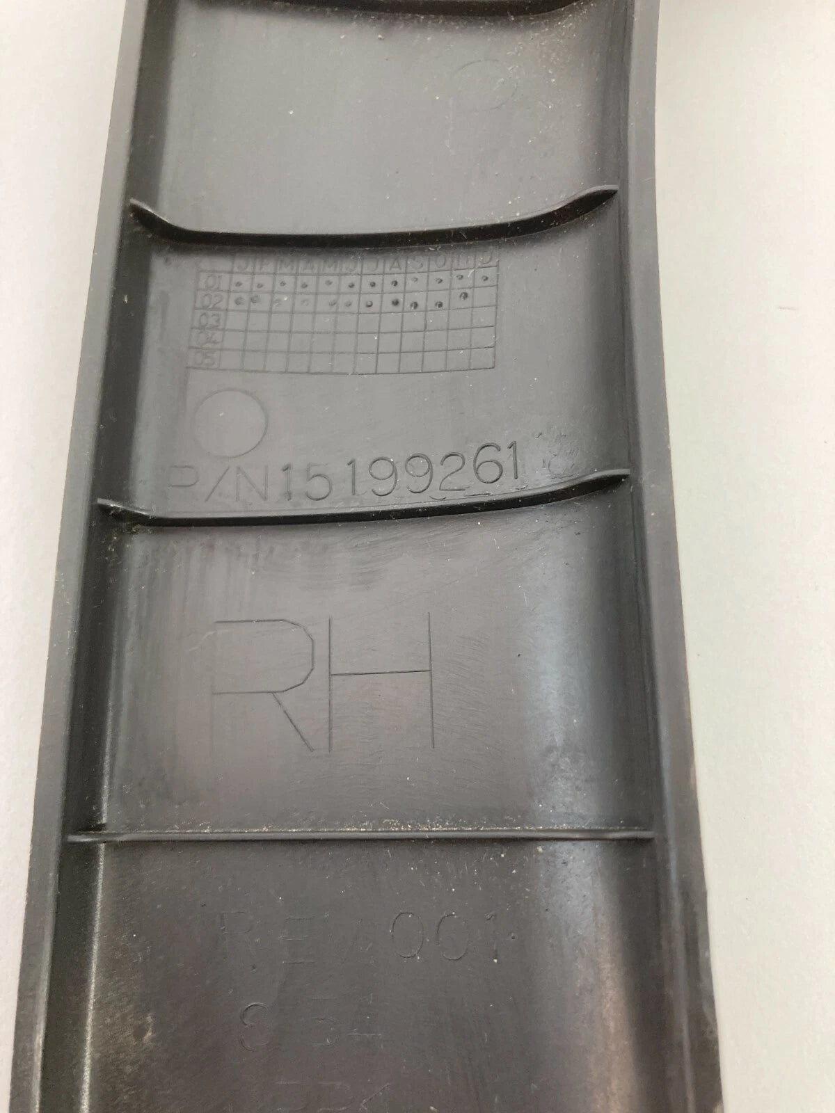 02 03 04 05 06 GMC ENVOY XL REAR RIGHT SIDE DOOR INNER WINDOW MOLDING 15199261