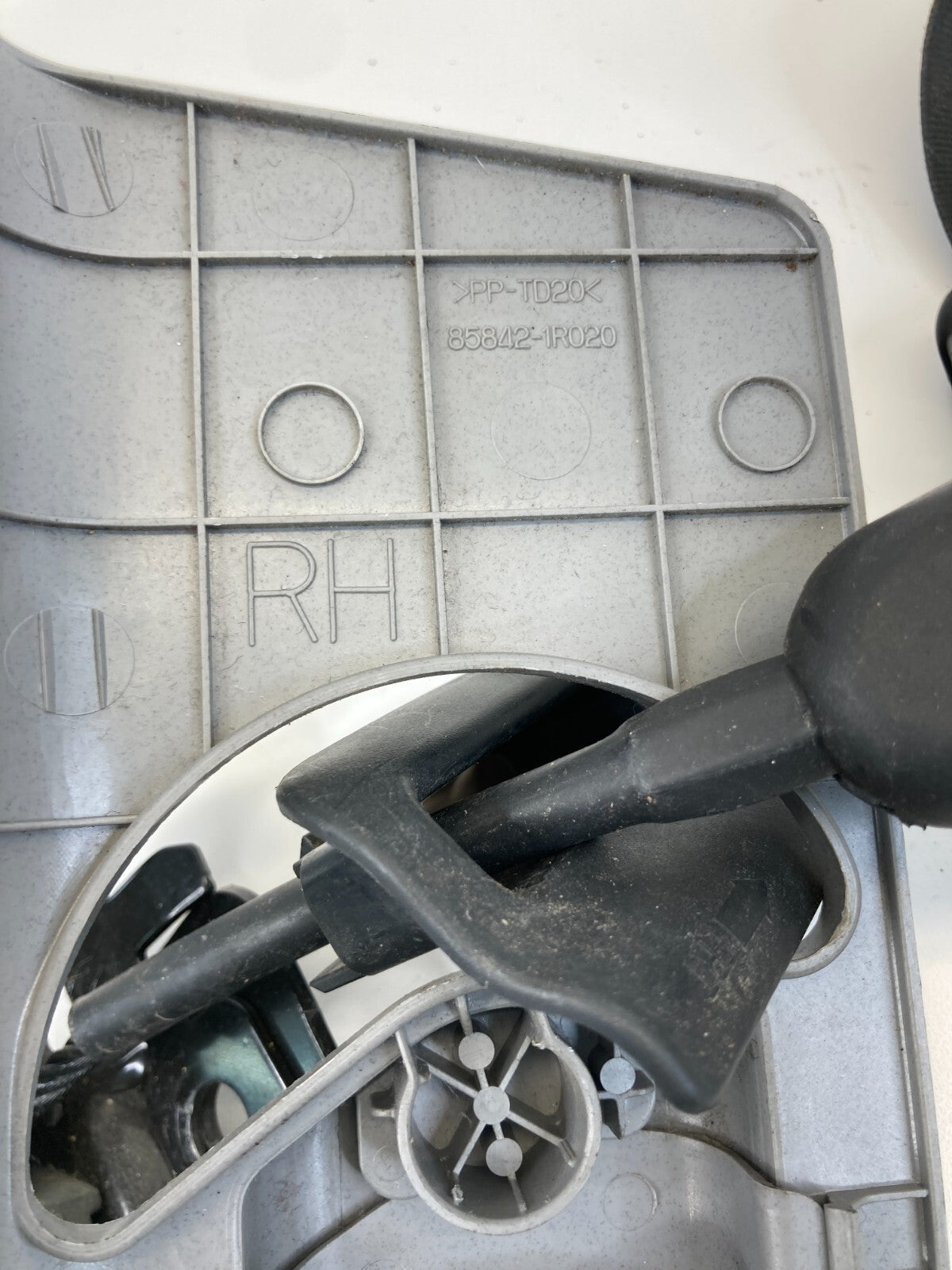 2012-2017 Hyundai Accent Front Right Side Seat Belt Retractor 88880-1R600RY OEM