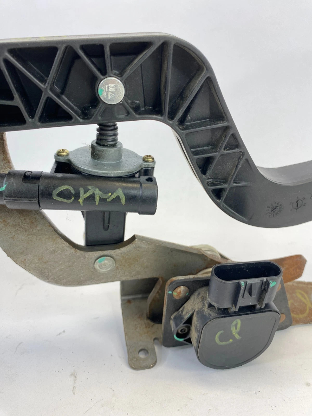 2004-2009 GMC ENVOY 4.2L 24V RWD ACCELERATOR GAS PEDAL SENSOR ASSEMBLY OEM
