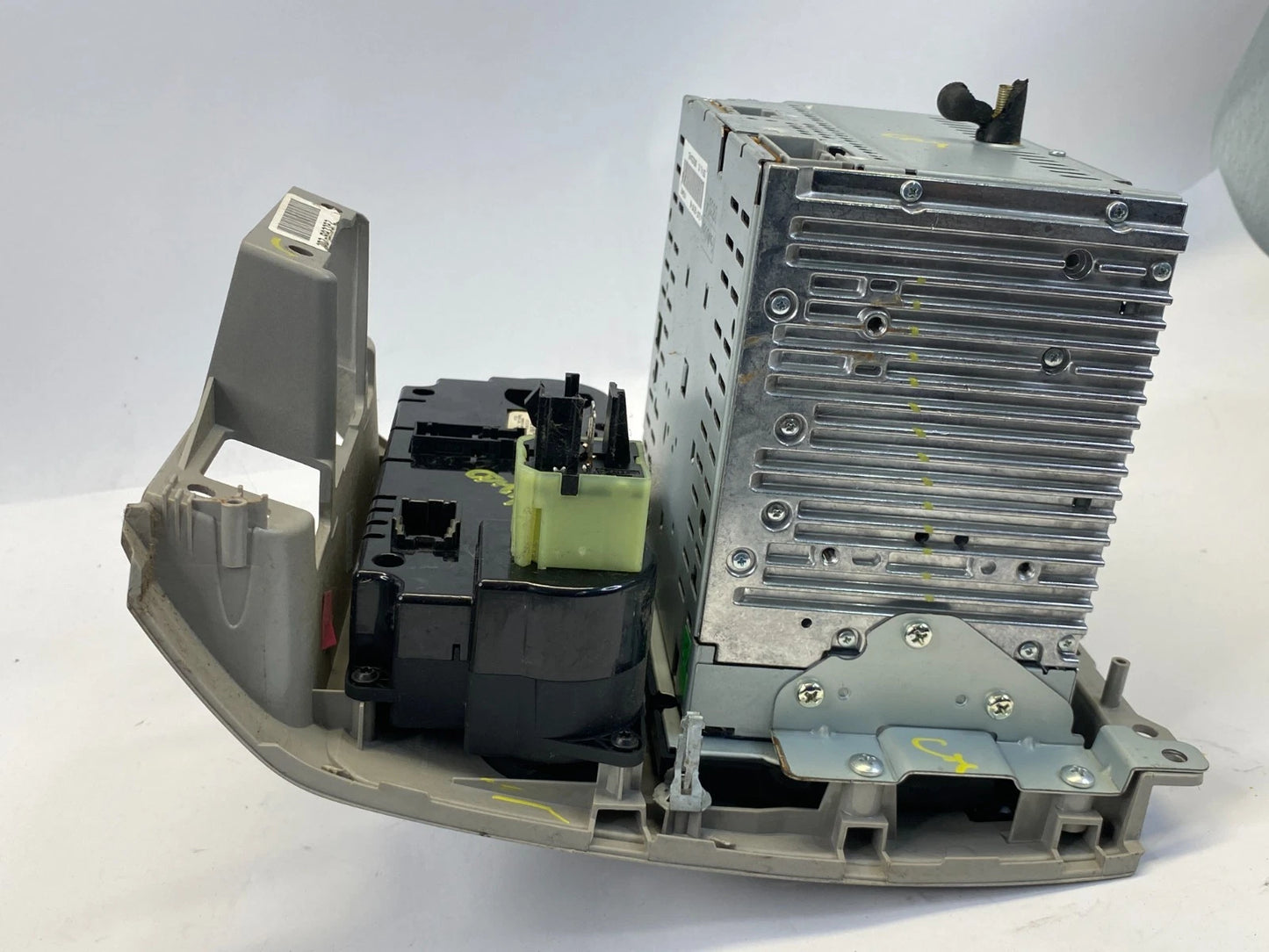 2009-2012 FORD ESCAPE RADIO STEREO AM/FM W/ CLIMATE CONTROL BEZEL 9L8T-19C107-AB