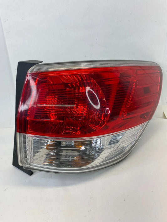 2013-2016 NISSAN PATHFINDER RIGHT PASSENGER REAR OUTER TAIL LIGHT ASSEMBLY OEM