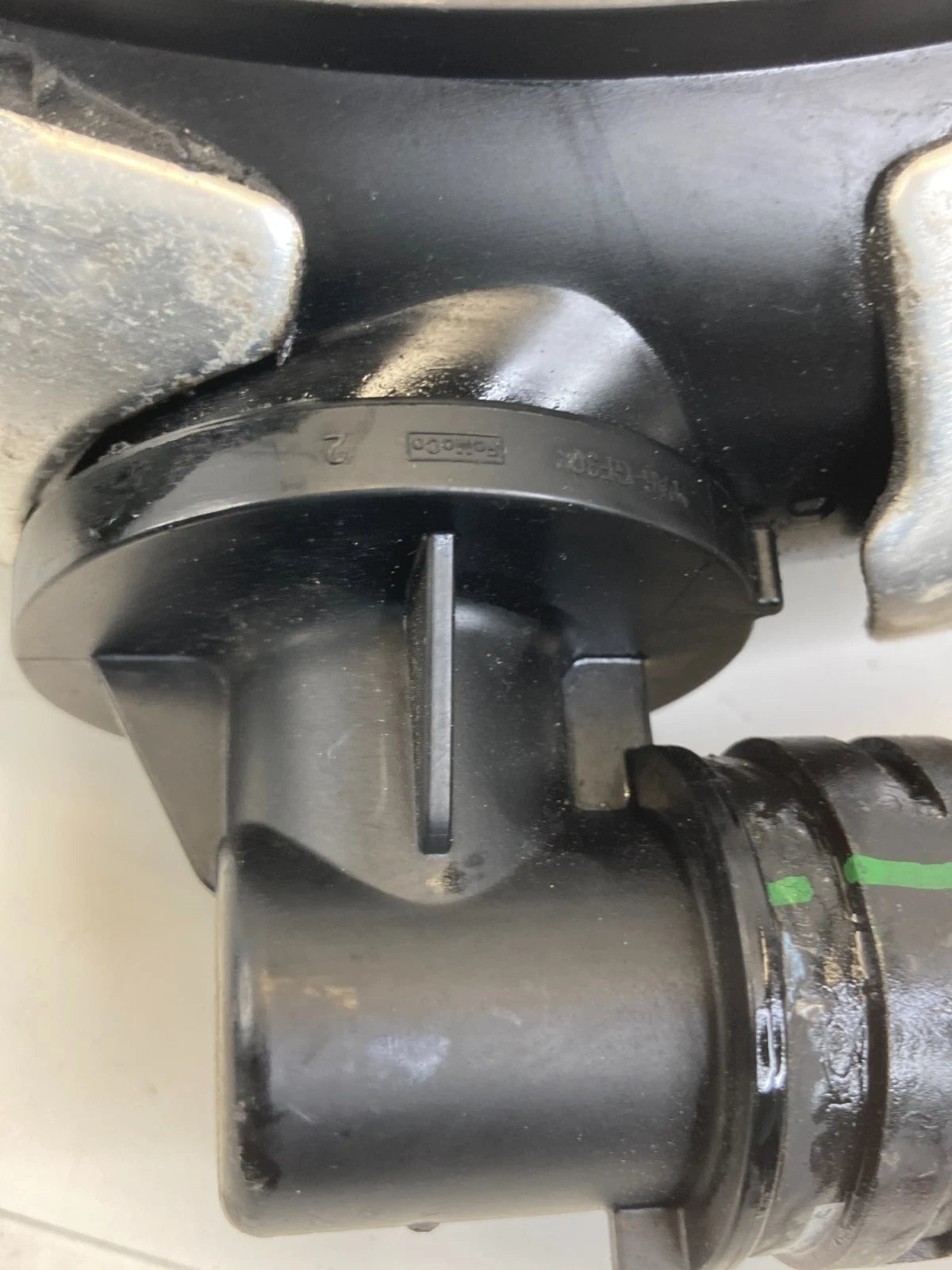 2015-2018 FORD EDGE 2.0L L4 ENGINE AIR INTAKE HOSE INLET DUCT F2G3-9R504-BD OEM