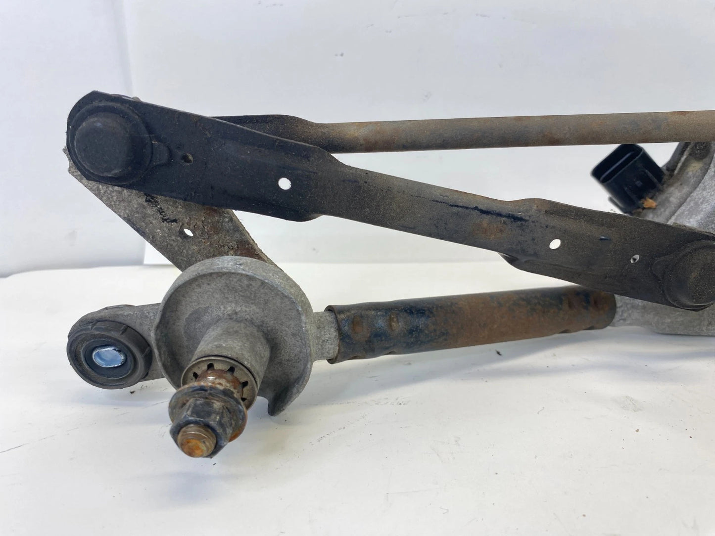 2011-2016 HYUNDAI ELANTRA FRONT WINDSHIELD WIPER MOTOR LINKAGE 98110-3X000 OEM