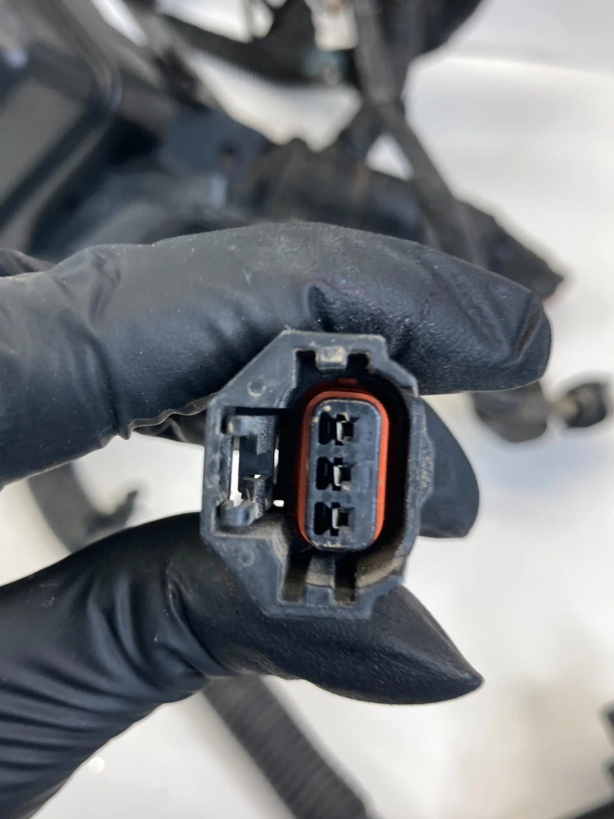 2011-2014 HYUNDAI SONATA HYBRID 2.4L L4 A/T ENGINE COMPARTMENT FUSE RELAY BOX