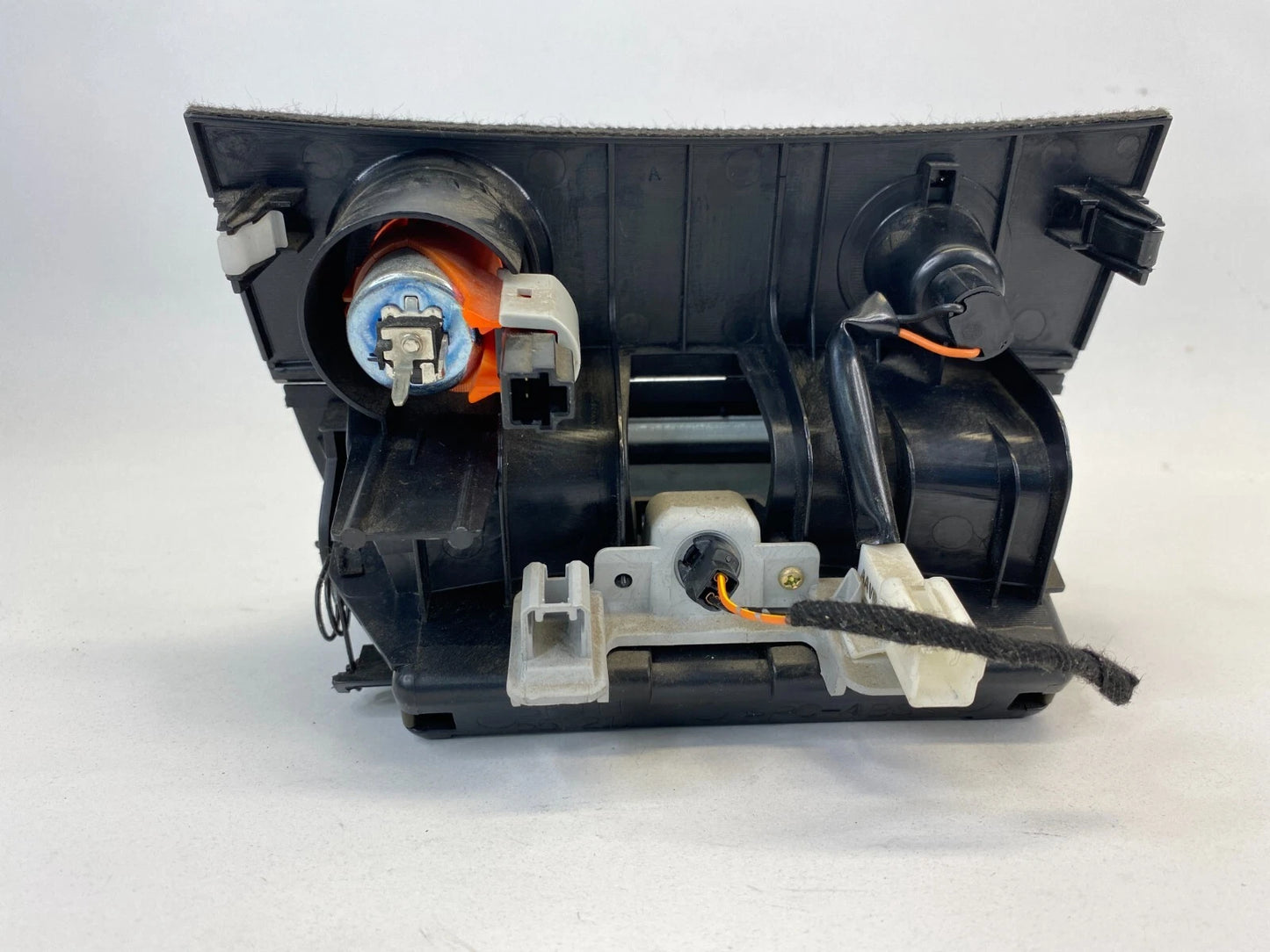 2004-2009 MAZDA 3 MAZDA3 SEDAN CENTER CONSOLE LOWER DASH ASH TRAY COIN LIGHTER