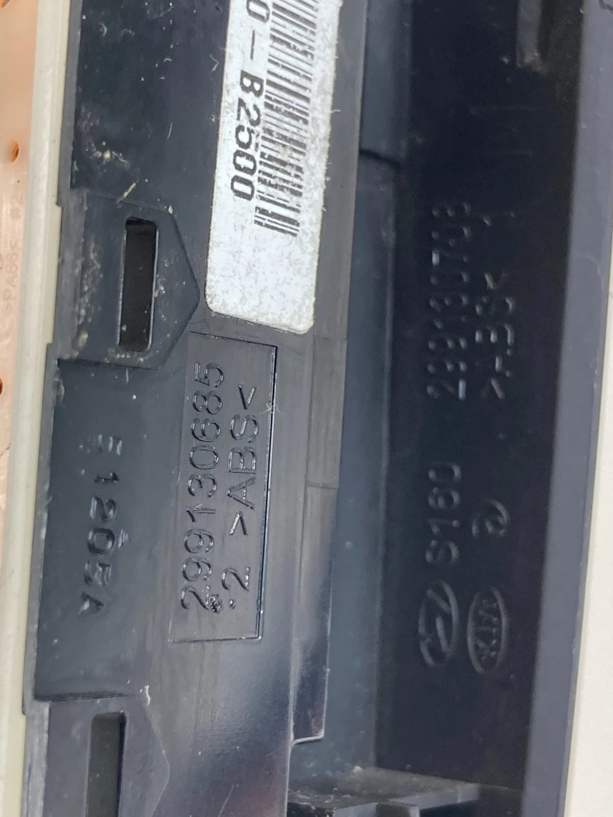2014 2015 2016 KIA SOUL REAR RIGHT PASSENGER WINDOW SWITCH 93580-B2500 OEM