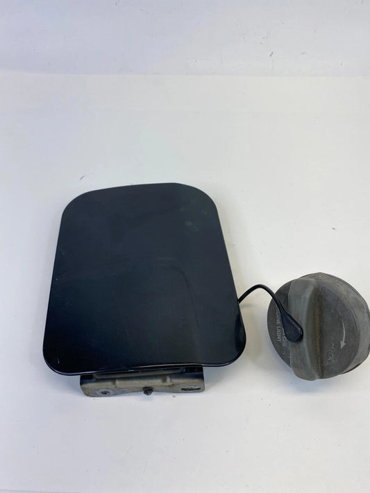 05-08 MAGNUM 05-10 CHRYSLER 300 FUEL FILLER GAS TANK DOOR LID COVER W/ CAP OEM