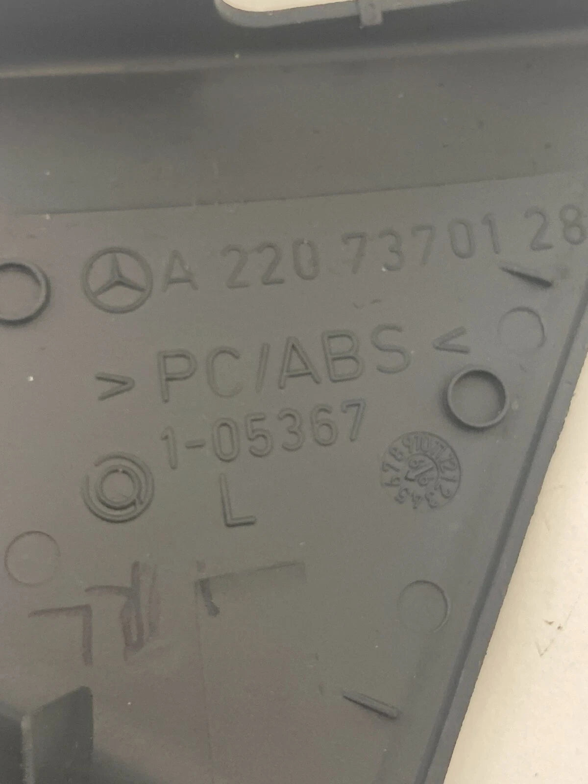 2000-2002 MERCEDES-BENZ S500 REAR LEFT DOOR PANEL COVER SHROUD OEM 220-737-01-28