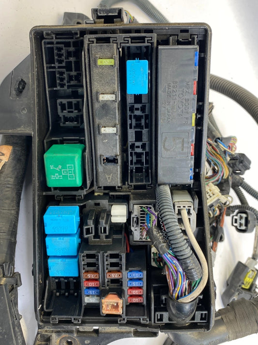2007-2011 LEXUS GS350 3.5L FUSE BOX RELAY BLOCK ASSEMBLY W/ WIRING HARNESS OEM