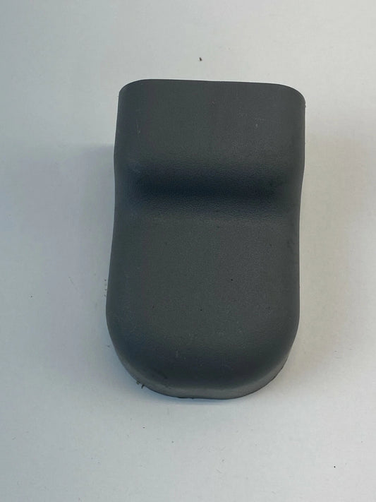 07 08 HYUNDAI ELANTRA SEDAN FRONT LEFT DRIVER SEAT TRACK CAP COVER 88567-3K000
